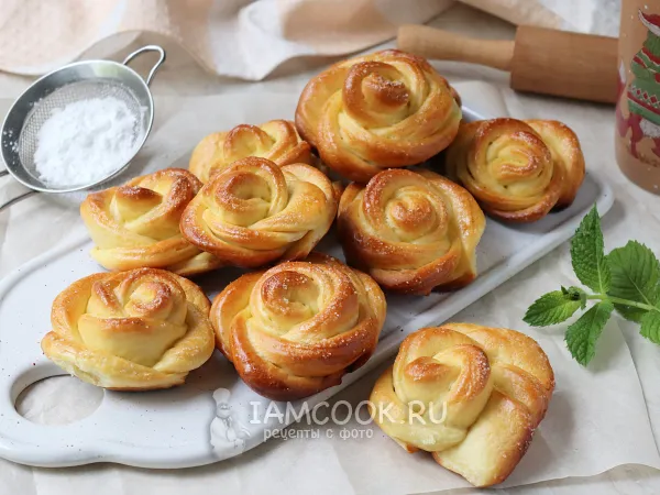 Фото блюда: Розочки из дрожжевого теста с сахаром