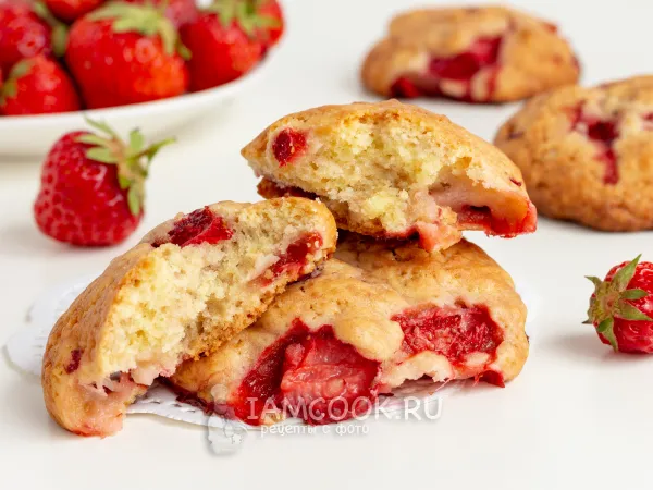 Фото готового блюда: Песочное печенье с клубникой