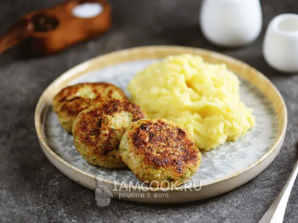 Фото готового блюда: Котлеты из индейки с брокколи