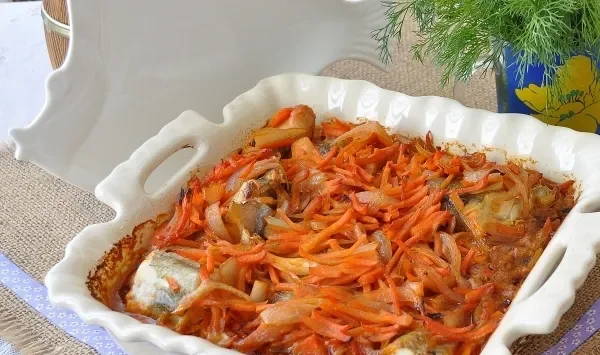 Фото блюда: Минтай с морковью и луком (в духовке)