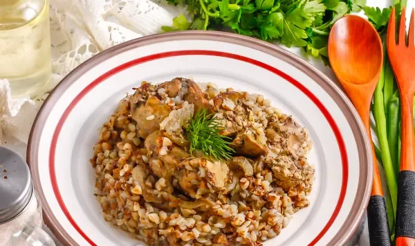 Фото блюда: Гречка с куриной печенью в горшочке в духовке