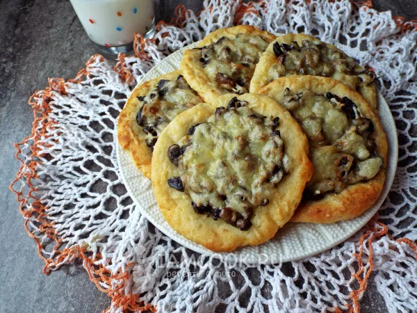 Фото готового блюда: Картофельные лепешки с грибами и сыром