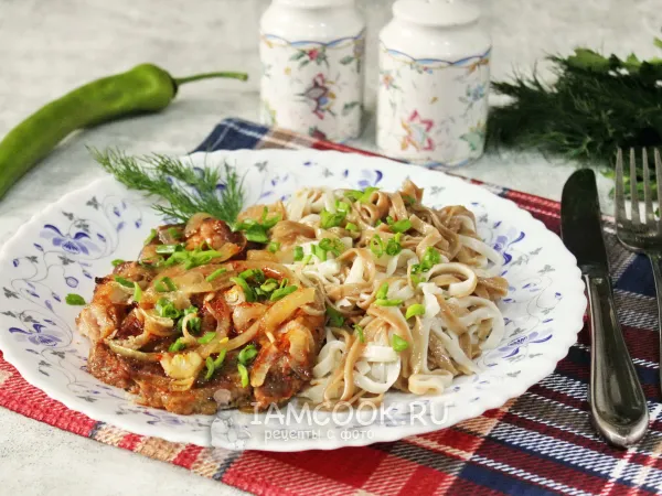 Фото блюда: Свиная шея с луком в духовке