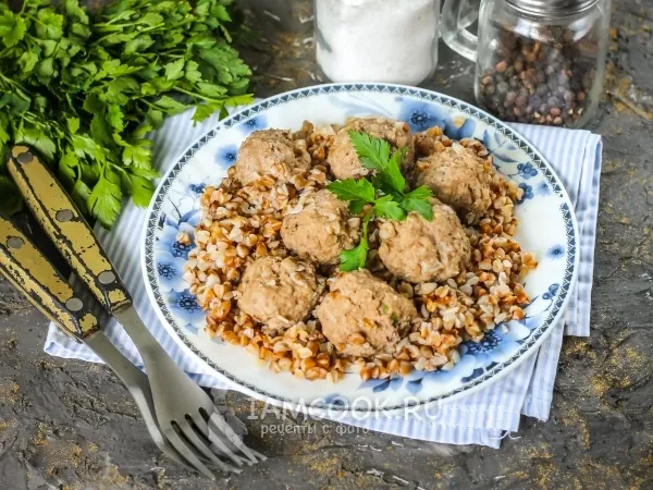 Фото блюда: Гречка с фрикадельками в казане