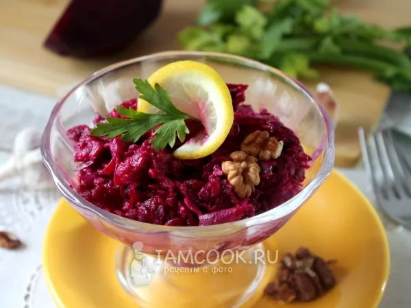 Фото блюда: Салат из свеклы с чесноком и майонезом