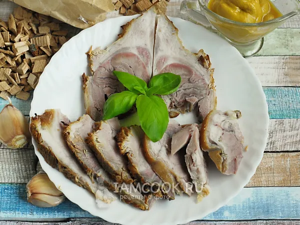 Фото готового блюда: Рулька варено-копченая в домашних условиях