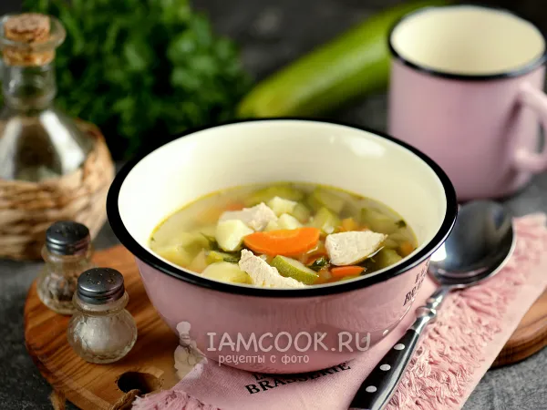 Фото готового блюда: Суп из индейки с кабачками