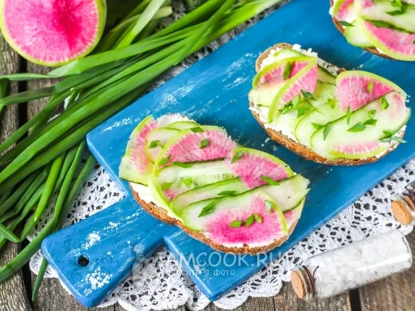 Фото блюда: Бутерброды с творожным сыром и огурцом