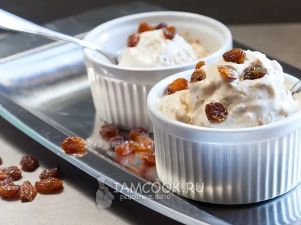 Фото готового блюда: Мороженое с изюмом