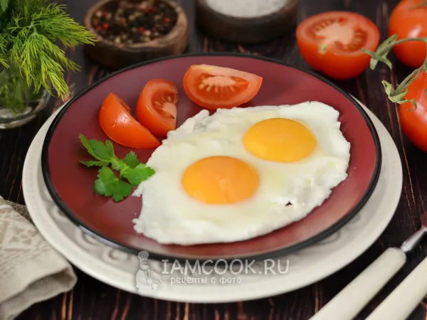 Фото блюда: Яичница на воде на сковороде без масла