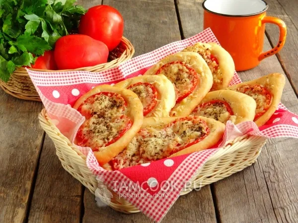 Фото готового блюда: Лодочки с луком и помидорами