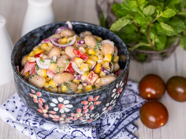 Фото готового блюда: Салат с фасолью, кукурузой и болгарским перцем