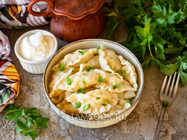 Фото блюда: Пельмени с картошкой и салом