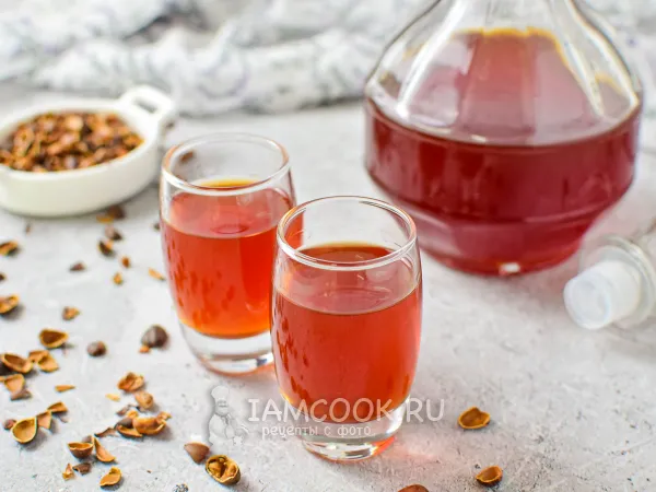 Фото блюда: Настойка на кедровой скорлупе на самогоне, водке