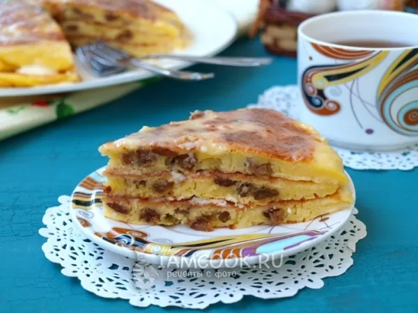 Фото готового блюда: Толстые блины на кефире с изюмом