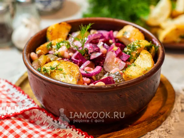 Фото блюда: Салат с чесночными гренками