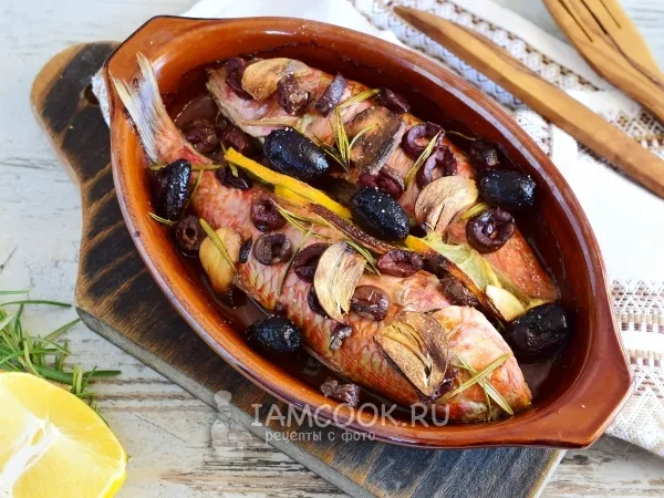 Фото блюда: Барабулька, запеченая с розмарином, лимоном и оливками