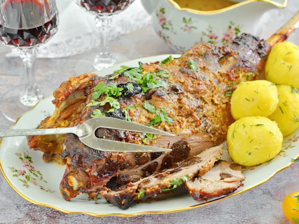 Фото готового блюда: Козья нога, запеченная в духовке