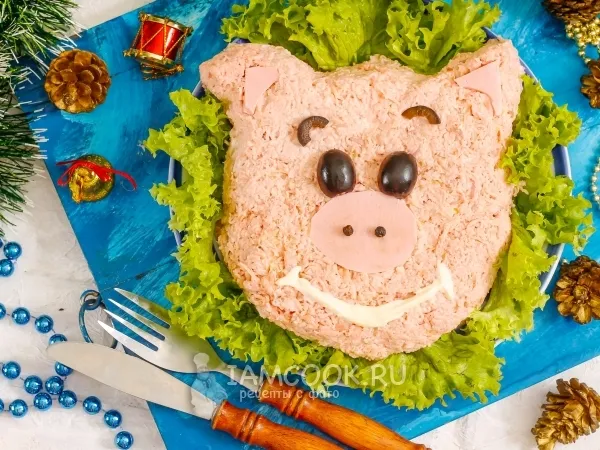 Фото готового блюда: Слоеный салат «Свинка» (почти Оливье)