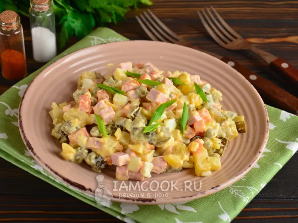 Фото готового блюда: Оливье с запеченными овощами