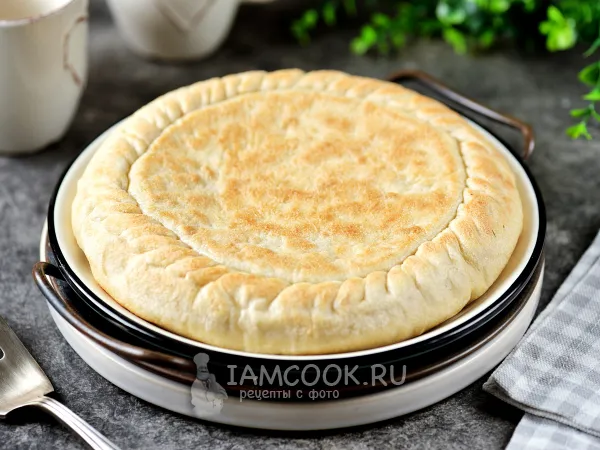 Фото блюда: Пирог с капустой из дрожжевого теста на сковороде