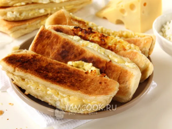 Фото готового блюда: Слойки с творогом и сыром