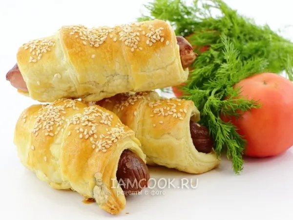 Фото готового блюда: Сосиски в слоеном дрожжевом тесте