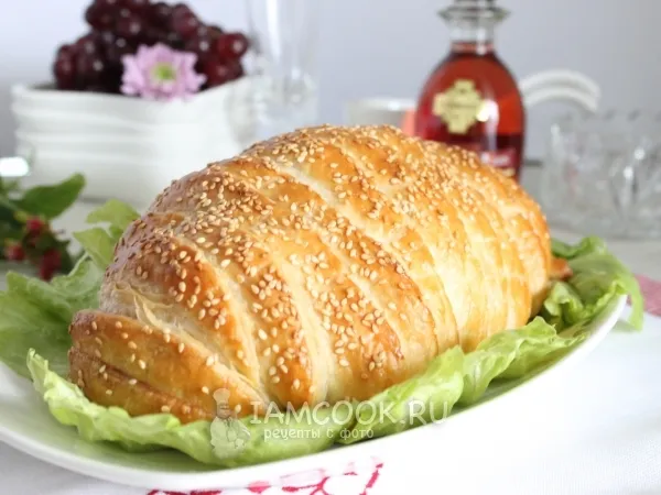 Фото блюда: Рулет из индейки с черносливом в тесте