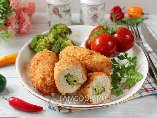 Фото готового блюда: Куриные котлеты с брокколи