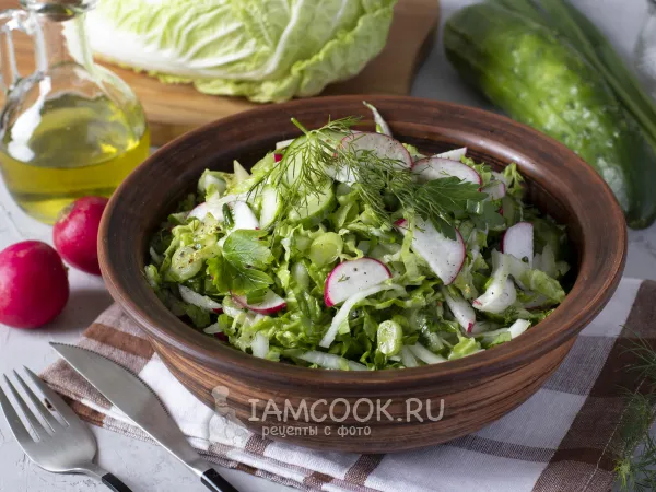 Фото готового блюда: Салат с пекинской капустой, огурцом и редиской