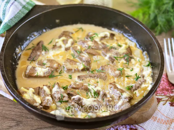 Фото готового блюда: Свиная печень с майонезом на сковороде