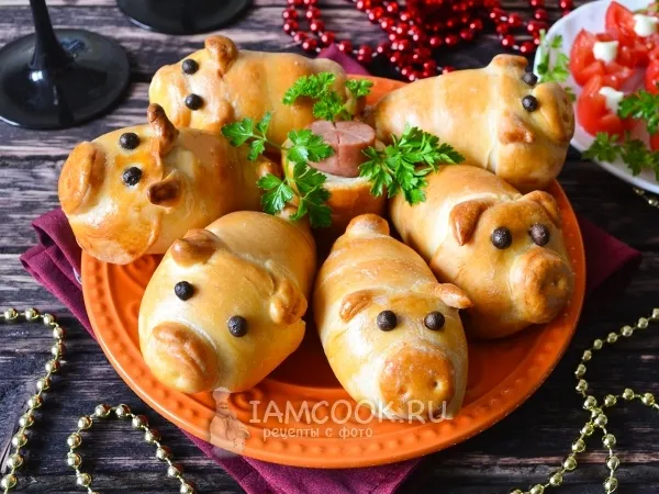 Фото блюда: Новогодняя сосиска в тесте в форме поросят