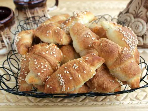 Фото готового блюда: Рогалики из слоёного теста