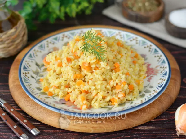 Фото блюда: Булгур с морковью и луком на сковороде