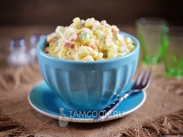 Фото готового блюда: Салат «Берлинский» с ветчиной и сыром