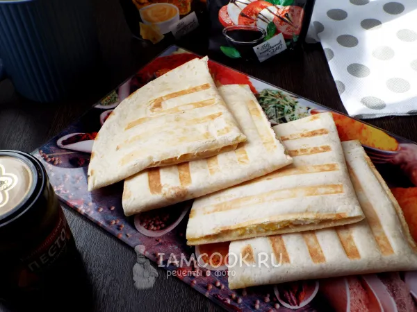 Фото блюда: Кесадилья с яйцом и сыром (с курицей)