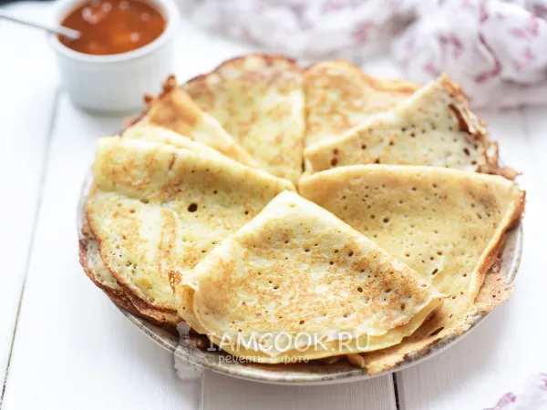 Фото готового блюда: Тонкие дрожжевые блины на кефире (с дырочками)