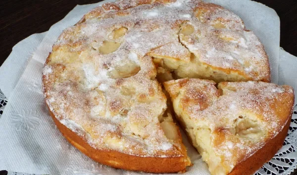 Фото блюда: Шарлотка со сметаной и сливочным маслом