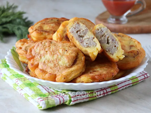 Фото готового блюда: Мясной рулет с сыром в кляре (из фарша)