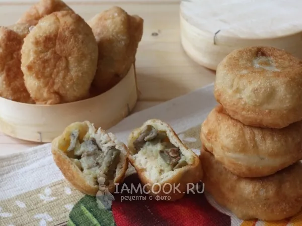 Фото готового блюда: Пирожки с картофелем и баклажанами