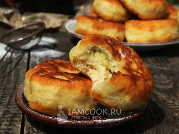 Фото готового блюда: Жареные пирожки с ревенем