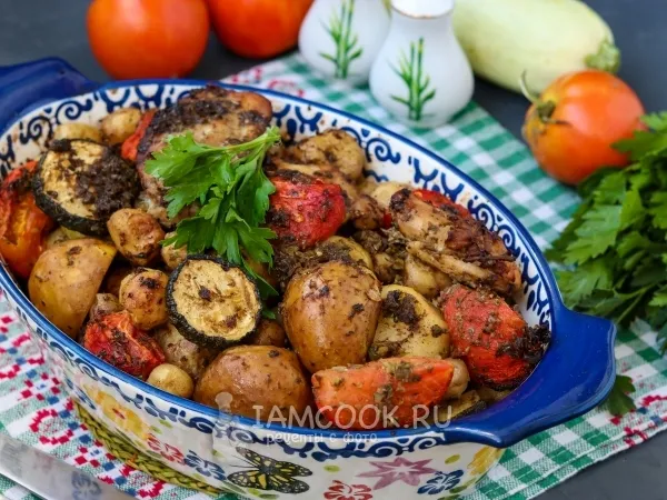 Фото готового блюда: Куриные бёдра с кабачками и картошкой в духовке