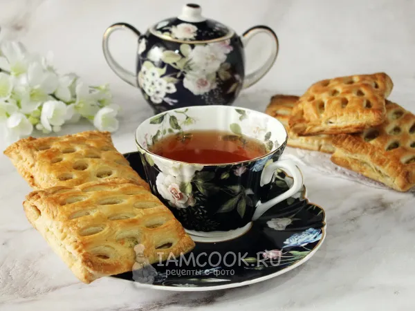 Фото готового блюда: Слойки с курицей и овощами