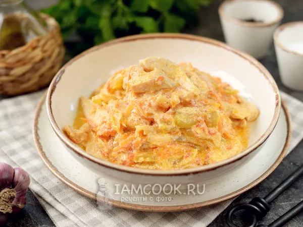 Фото готового блюда: Куриное филе с овощами в сливочном соусе