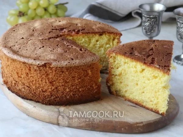 Фото готового блюда: Шарлотка с виноградом