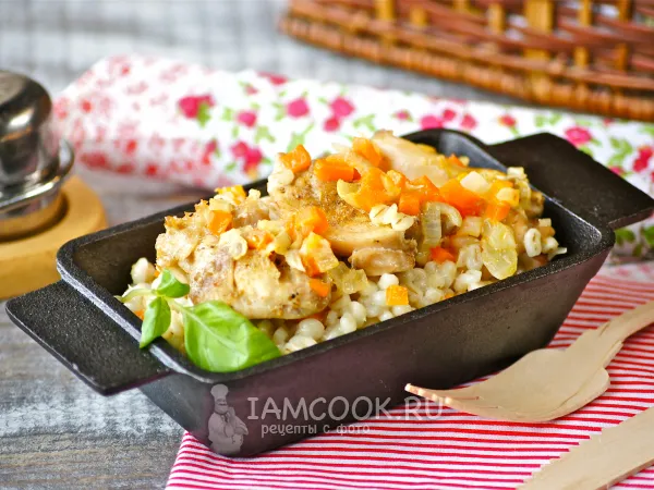 Фото готового блюда: Перловка с курицей в духовке