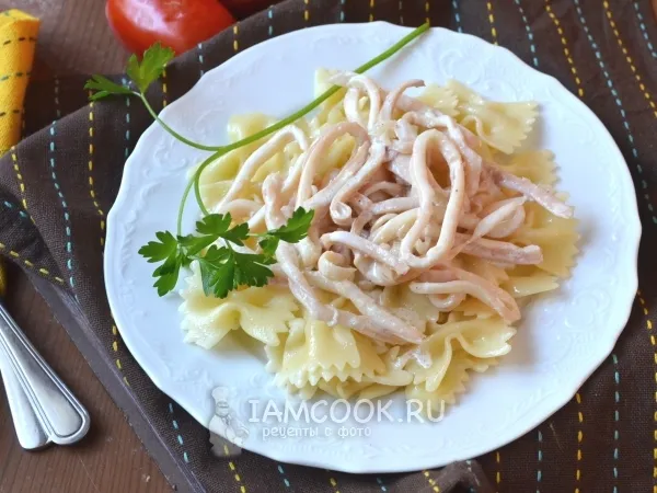 Фото готового блюда: Кальмары в сливочном соусе