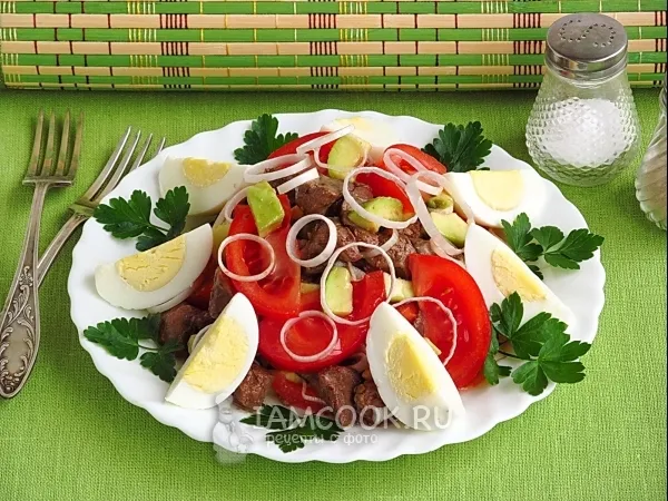 Фото готового блюда: Салат из куриной печени с авокадо