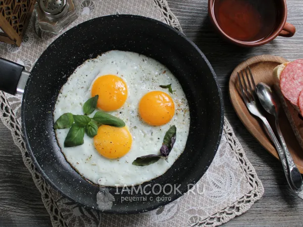Фото блюда: Яичница на топленом масле