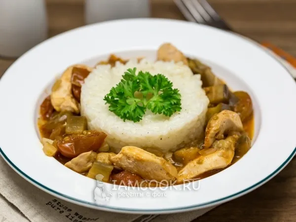 Фото блюда: Курица в овощном соусе с баклажанами